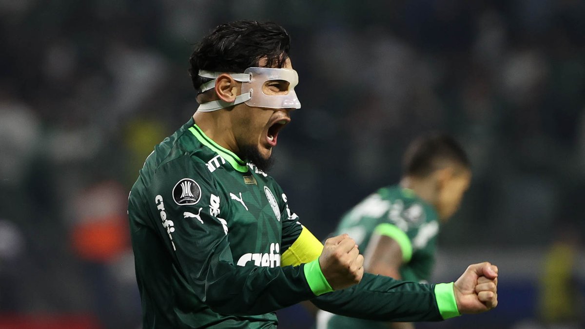 Palmeiras's tweet photo. Quem é Gustavo Gómez? 🧐

Para o cego, é a luz.
Para o enfermo, é a cura.
Para o prisioneiro, é a liberdade.
Para o viajante, é o caminho.
Para a #FamíliaPalmeiras, é tudo! ⭐

#AvantiPalestra #PALxBAR
#AlmaECoração #ClassificaçãoDeAlmanaque https://t.co/a10NHcaUlW