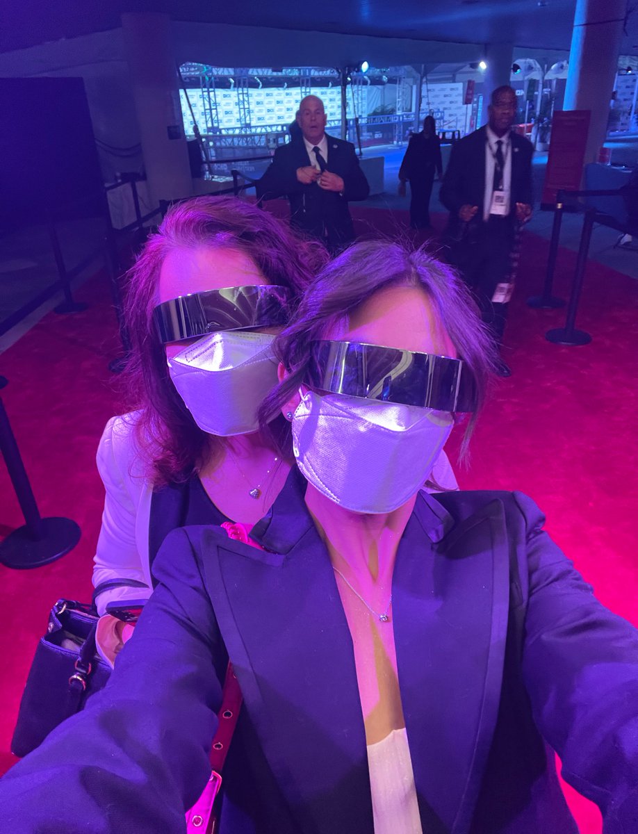 bycarolinac's tweet photo. Thanks for the new shades @okx #OKXSWAG ✨👽

#Tribeca2023 #OpeningNight https://t.co/AaLOmlAgnc