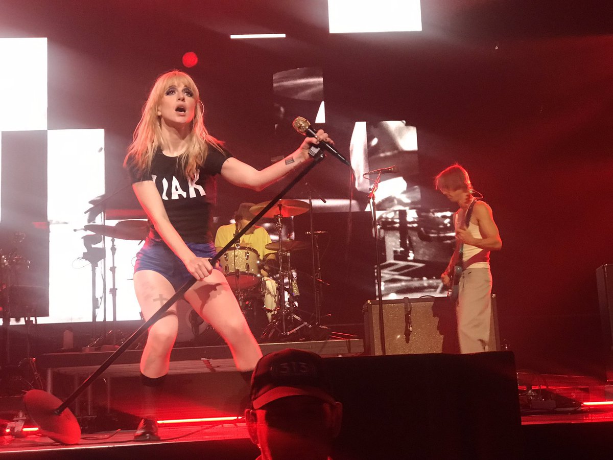 YELYAHPOI's tweet photo. hayley wore a ‘Liar’ shirt during the encore of their show in Detroit, MI. this is her third TIW inspired shirt so far #paramoreDetroit https://t.co/0q083vfBMD