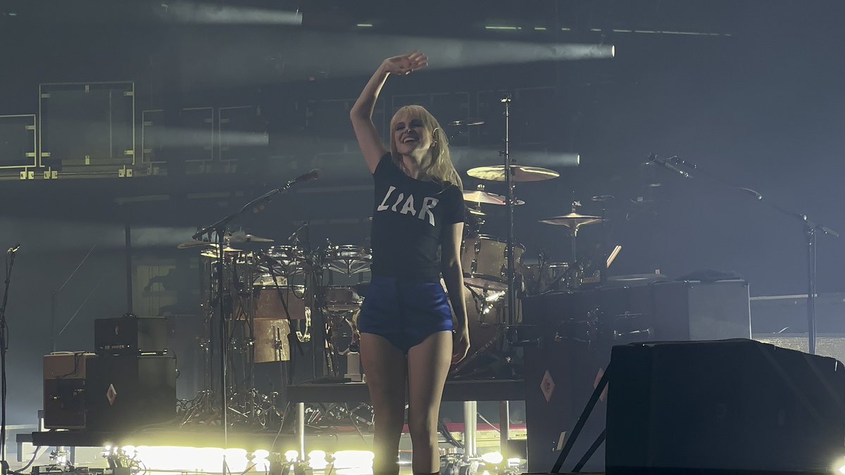 YELYAHPOI's tweet photo. hayley wore a ‘Liar’ shirt during the encore of their show in Detroit, MI. this is her third TIW inspired shirt so far #paramoreDetroit https://t.co/0q083vfBMD