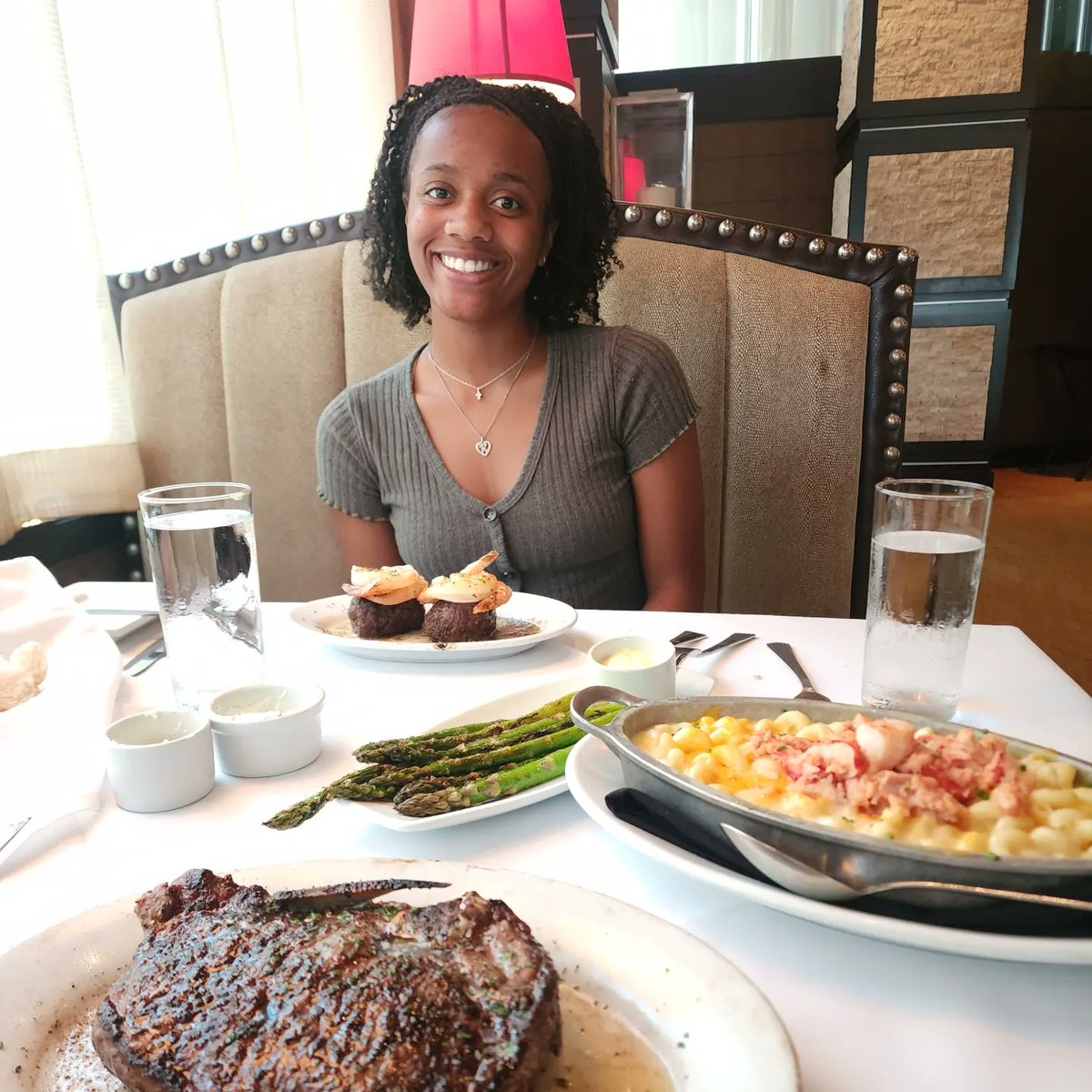 cgwill73's tweet photo. Kamryn finished her freshman year with a 4.0 GPA. We had a bet that I would take her to Ruth Chris Steakhouse for dinner. We both won!!! #ProudDad #daddysgirl #WilliamsDNA #girldad #mylegacy #blessed #godisgood #futurelawyer #ragincajuns #ull #presidentslist https://t.co/FseQ344ESR