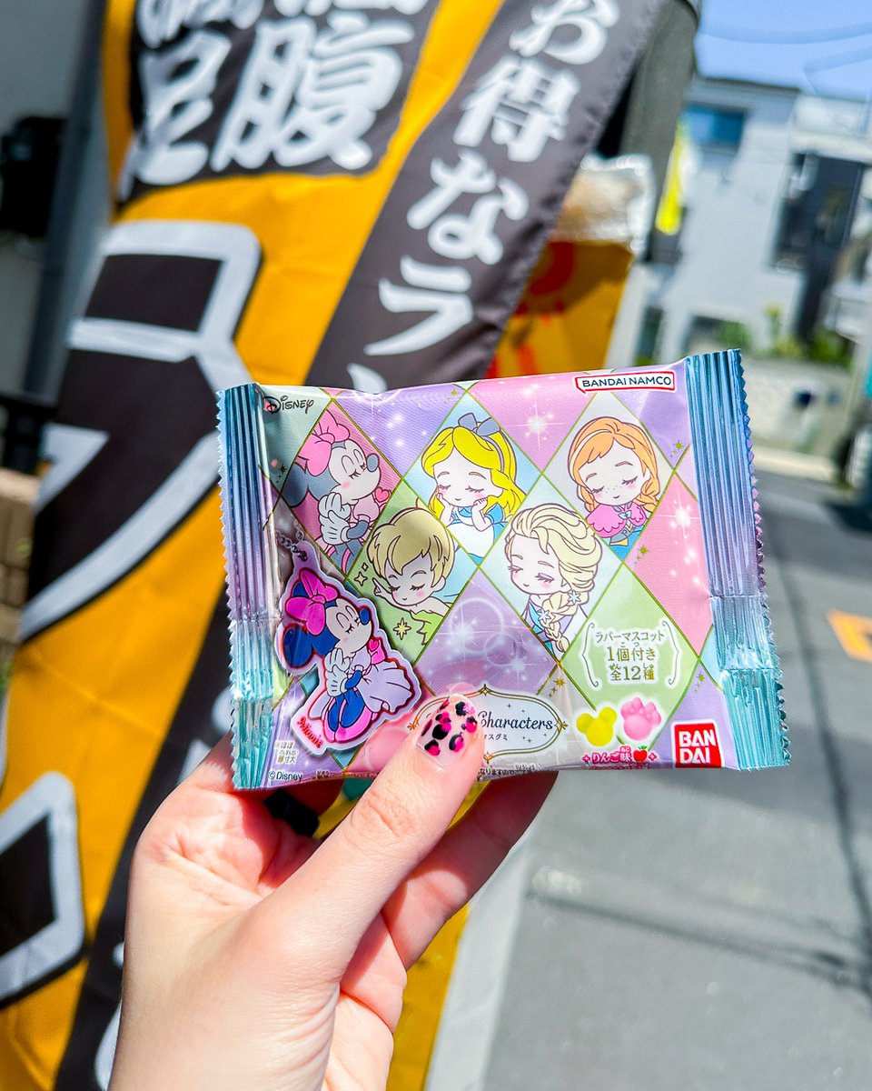 JapanCandyBox's tweet photo. ✨ It’s a magical day for a stroll outside today! 😴🏰 So we brought along these sleepy Disney characters in our mini adventure as we munch on these yummy apple gummies. 🍏🍎
#disney #disneycharacters #disneycandy #disneygummy #japancandy https://t.co/DzU4UjWoPZ