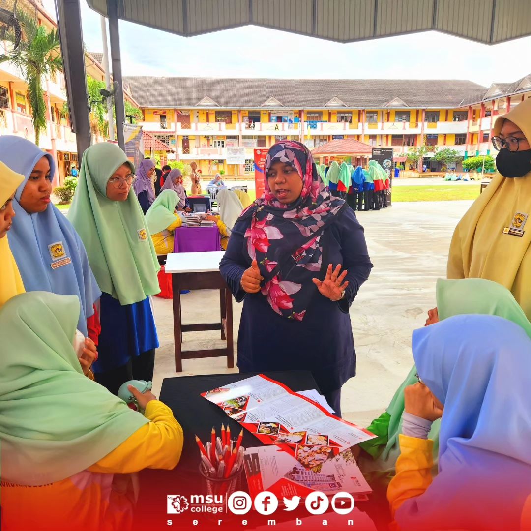 msucseremban's tweet photo. Pameran Kerjaya di Sekolah Menengah Desa Cempaka
#smkdc #beMSUrians
#MSUmalaysia
#MSUCollege
#MSUCseremban
#MSUmalaysia
#MSUrians
#MSUCseremban
#spm2022
#spm2023
#spm2021
#batch03
#batch02
#spmpromax
#spm
#beMSUrians
#gotoMSU
#diplomainIT
#teknologimaklumat
#spmresult https://t.co/h0lBQ3ldEl