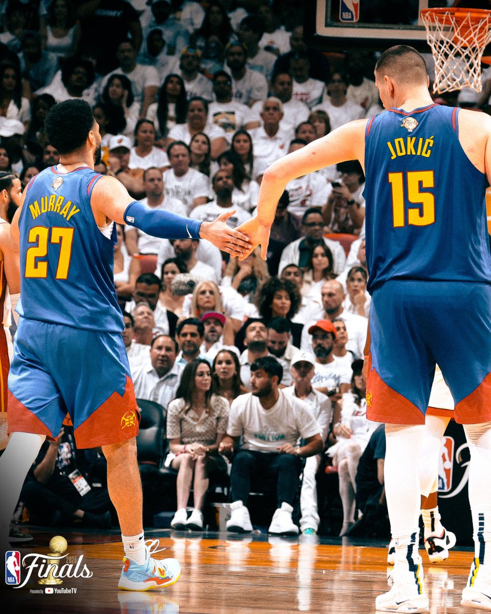 NBAspain's tweet photo. Nikola Jokic y Jamal Murray ❤️😳

La primera pareja en sumar un triple-doble de más de 30 puntos por cabeza en un mismo partido.

Jamás se había conseguido ni en temporada regular, ni en Playoffs, ni en las #NBAFinals https://t.co/xkKA3zHBRE