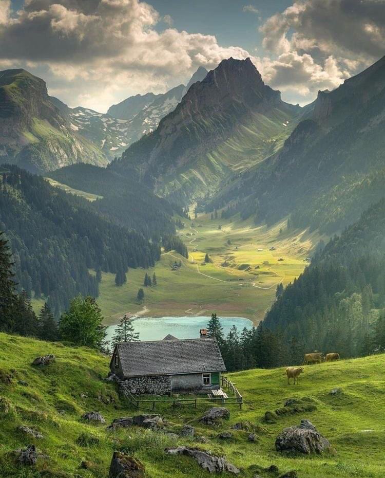 HEXTRAVELS2021's tweet photo. DAY 66: #100daysofhapiness
I dream one day to retire in a place like this #DreamBig #peaceful #BUCKETLIST https://t.co/iweR4iFP0F