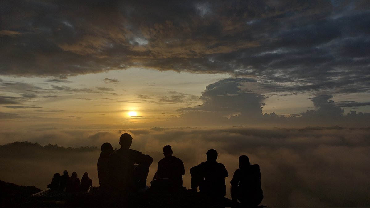 ady_ico's tweet photo. Gunung ireng sunrise 🌤 https://t.co/sDC5VWIUAc