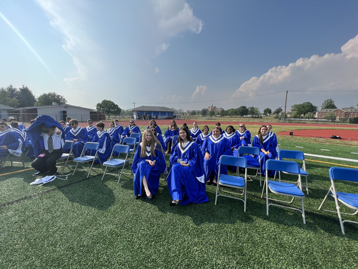 @MrGCCPrincipal @CLSDslmusic @CCMS_Eck @CLSD_Schools So proud of our Cedar Crest Concert Choir - great performance in challenging conditions!  Final performance of the year- sending the seniors out in style! #ProudDirector #Graduation2023 #FalconPride