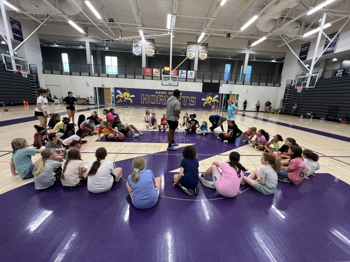 NKC_Girls_Bball's tweet photo. Day 1 & 2 of the NKC Lady Hornets youth camp was a blast!! Can’t wait for more fun and hard work tomorrow for the last day, day 3!
#Hornets #NKCGBB #Summerball https://t.co/YLdGxsehvA
