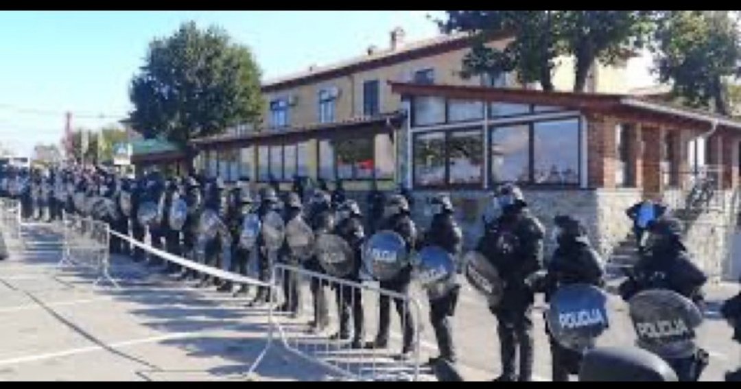 Časi diktature in zloraba Policije! Btw, kdo je plačal tole maškarado?