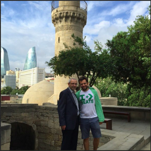 🇦🇿#Baku September 2015
armenian Levon  happily walking, smiling, taking pictures in #Azerbaijan

@LevAronian, if during @ArmenianOccupation of #Karabakh you were safe in #Azerbaijan, you will be much safer now when 🇦🇿-🇦🇲 is close finally to sign a peace.
So stop 💩ing your pants.