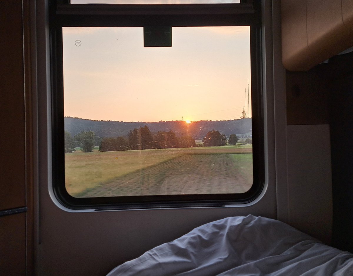 Nur noch ca. 3 Stunden bis Wien... (SPD Fraktionsreise, mit <a href="/otbhh/">Ole Thorben Buschhüter</a> und <a href="/TabbertUrs/">Urs Tabbert</a> im #nightjet).