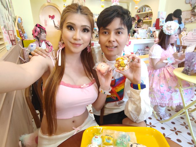 Good questions "how would he know they were lesbian?". See pictures below- Chinese lesbians with a Tom