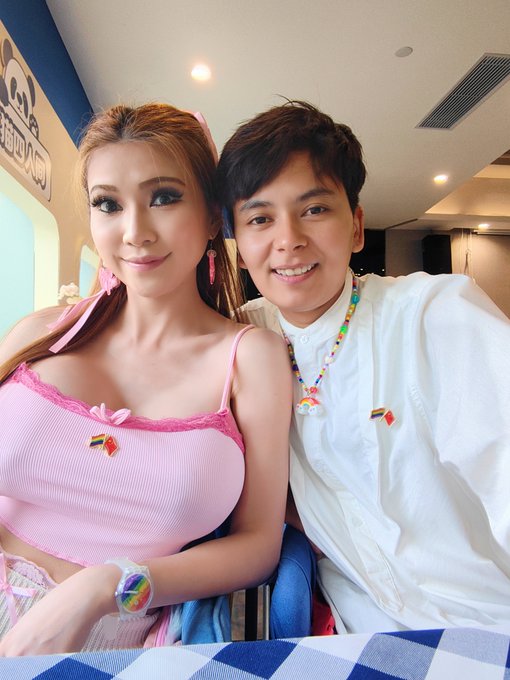 Good questions "how would he know they were lesbian?". See pictures below- Chinese lesbians with a Tom