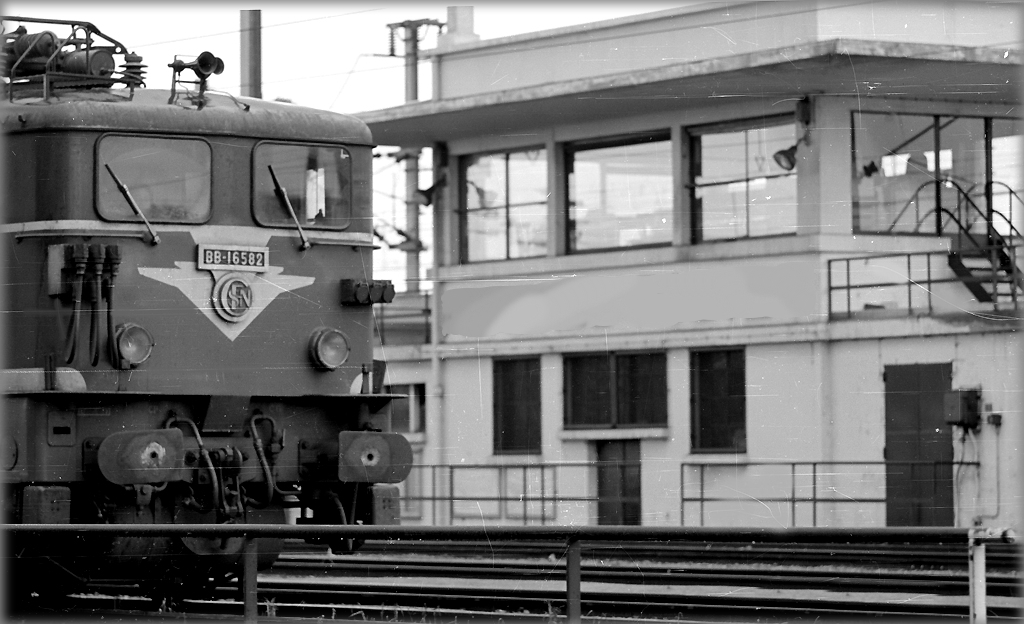 RER A tweet media