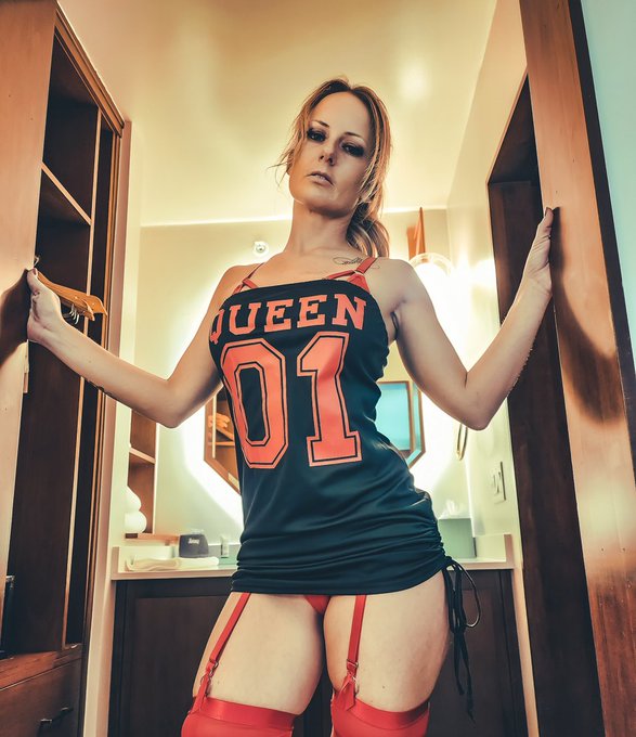 Who doesn't want to be a queen, even if it is for just one night? #Queen #FridayFeeling https://t.co<a href="/tag/queen"class="tags"><span>#queen</span></a><a href="/tag/fridayfeeling"class="tags"><span>#fridayfeeling</span></a>