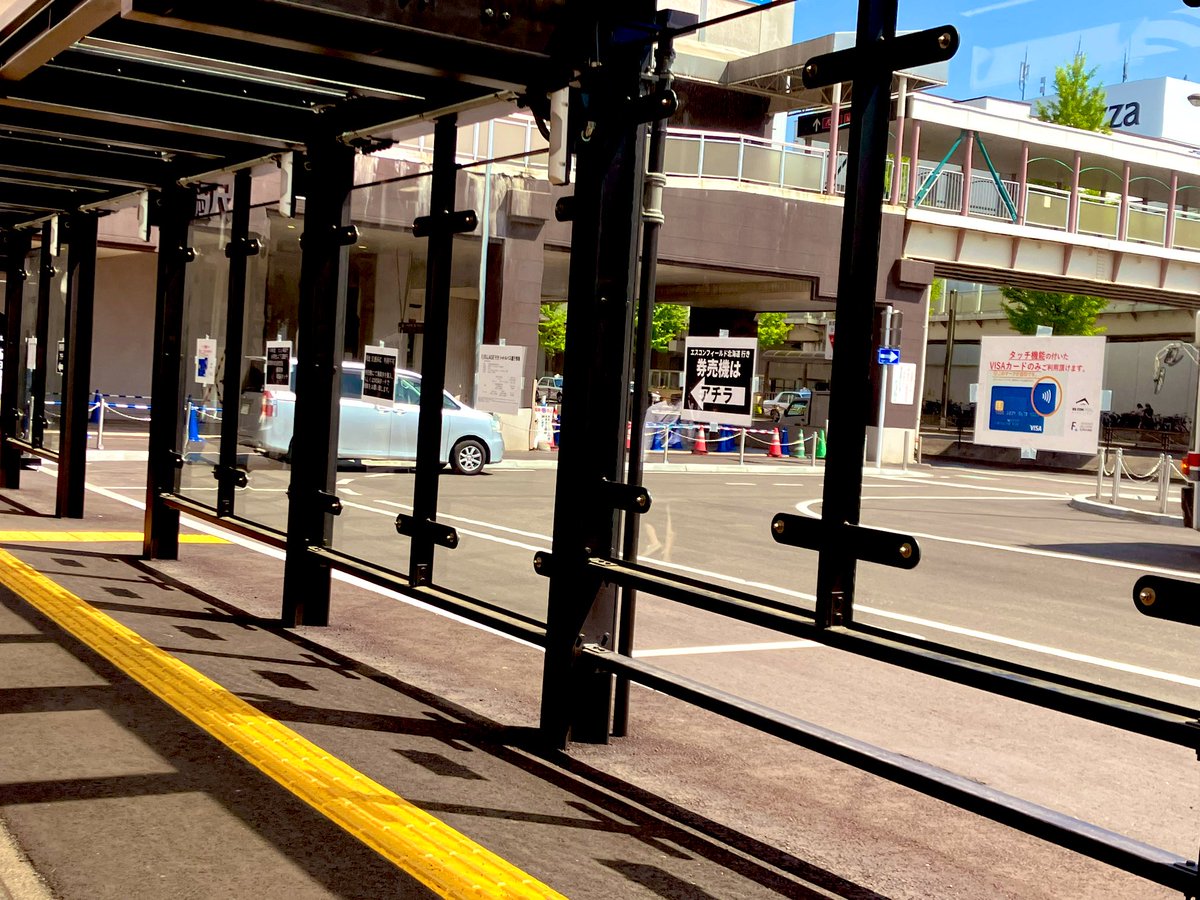 新札幌Fビレッジ行きのバスターミナル。まだ人はいない