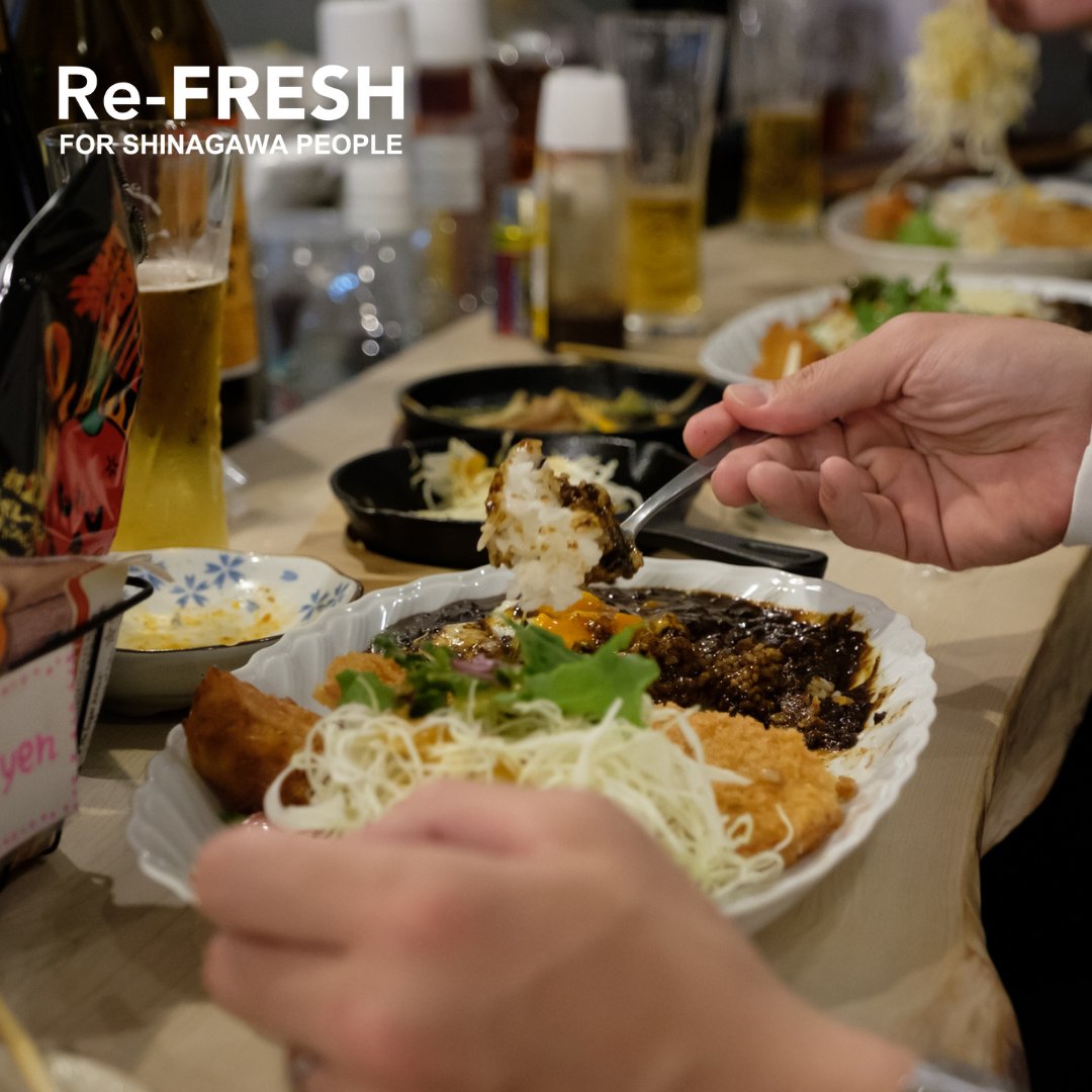sngwrefresh's tweet photo. #kitchenBee の黒カレー、食べたことありますか？

コクがあってスパイシー。そして、「ベジミート」が使われているのもポイントです！

ちなみに野菜もモリモリなので、野菜不足だなと思っている方はぜひお試しあれ！

そして記事も読んでいただけると嬉しいです🥺
https://t.co/mWeo4NxXRc https://t.co/aoE3DTXaOL