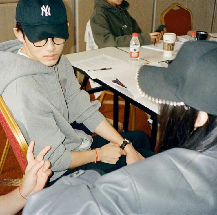 𝓐sherdean,
Winwin Onetweet AU