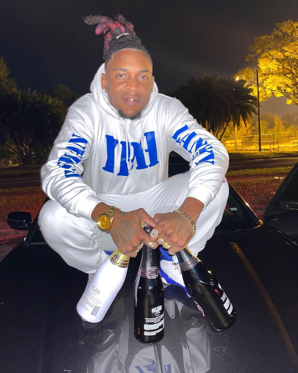 TyyTyra's tweet photo. Happpyyyy Happyyyy Heavenly Birthdayyyy MB 🕊🤍 Just know we rocking out today for you MB ‼️ I love you man. RESTEASY 🙏🏾❤️ I know you turning up rn . 

Not a day goes by where I don’t think about , I shed a tear everytimeee man . Still hurt asf. I love you man.

#LLBOSSMAN 🤍🤍🤍 https://t.co/D6OnXM6FYn