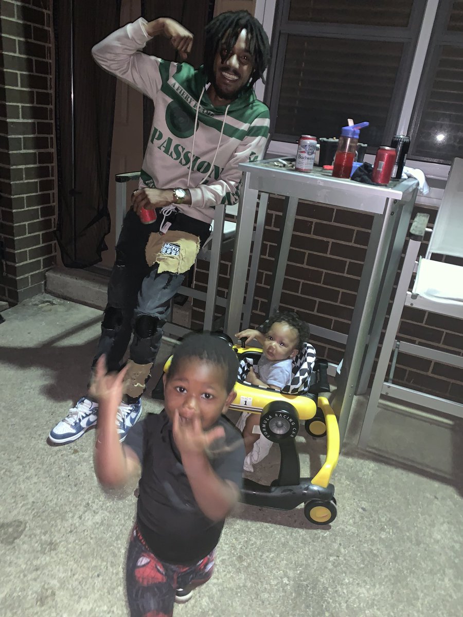 Freaky_Russ's tweet image. My lil loccs everywhere 💙