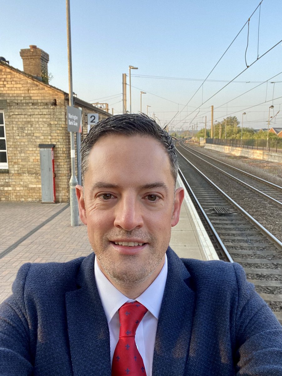 Membership to the #EarlyRisersClub this morning @TaraHumphreyy! Beautiful morning for it too. Heading to London to Chair a Digital Health Conference. Great to be able to share ideas and innovation with others doing brilliant stuff and to feed into the work at @NHSConfed