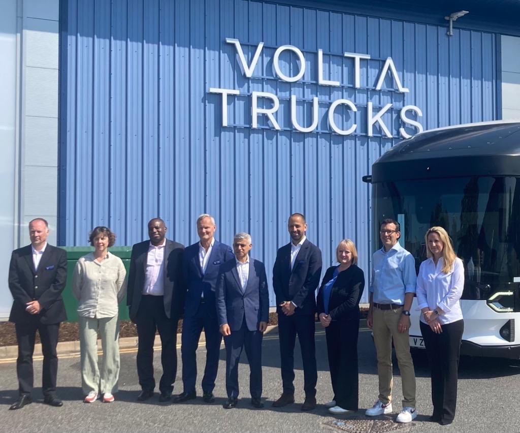 DavidLammy's tweet photo. Great to visit @trucksvolta state of the art electric trucks facility in Tottenham with @SadiqKhan @joannemccartney and @swills_17. 

These vehicles mark a key step in our transition to cleaner, greener technology in London and beyond. https://t.co/cPJLkxIbXP
