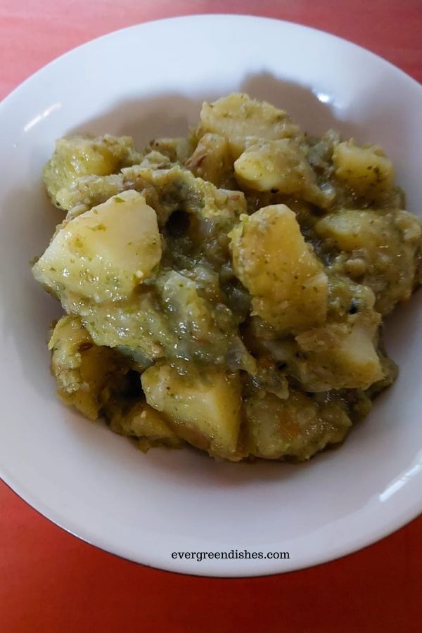 Green Potato Curry is easy to prepare and tasty. It is ideal to pack in the lunch box.

evergreendishes.com/2023/05/25/gre…
