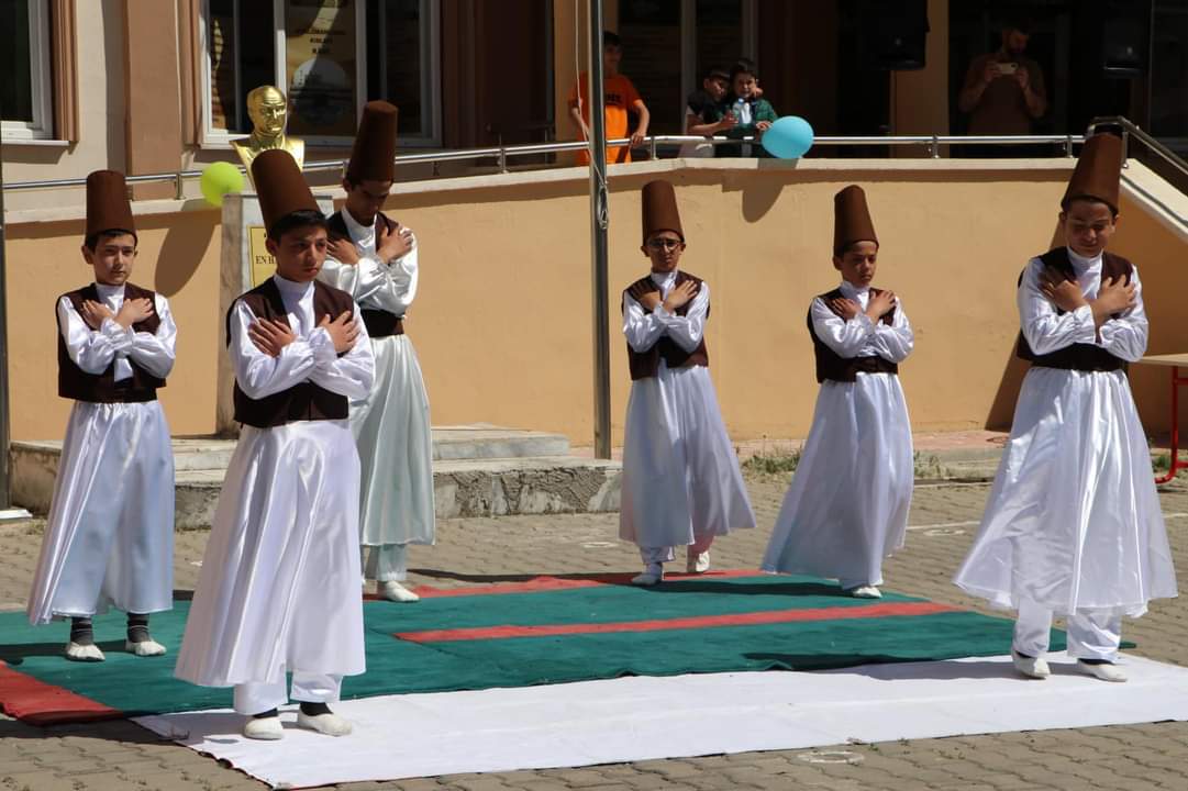 Kaymakamımız Sn. Alper Tanrısever ve Müdürümüz Sn. Aytaç Özel, Elmadağ AİHL’de düzenlenen İmam Hatip Şenliklerine katıldılar.

Okul Müdürümüz Yusuf Bilgili ile tüm ekibimizi tebrik ediyoruz.

<a href="/alpertanrisever/">Alper Tanrısever</a> <a href="/aytac_ozel06/">Aytaç ÖZEL</a> <a href="/Harunfatsa/">Harun Fatsa</a> <a href="/MemAnkara/">Ankara İl Millî Eğitim Müdürlüğü</a>