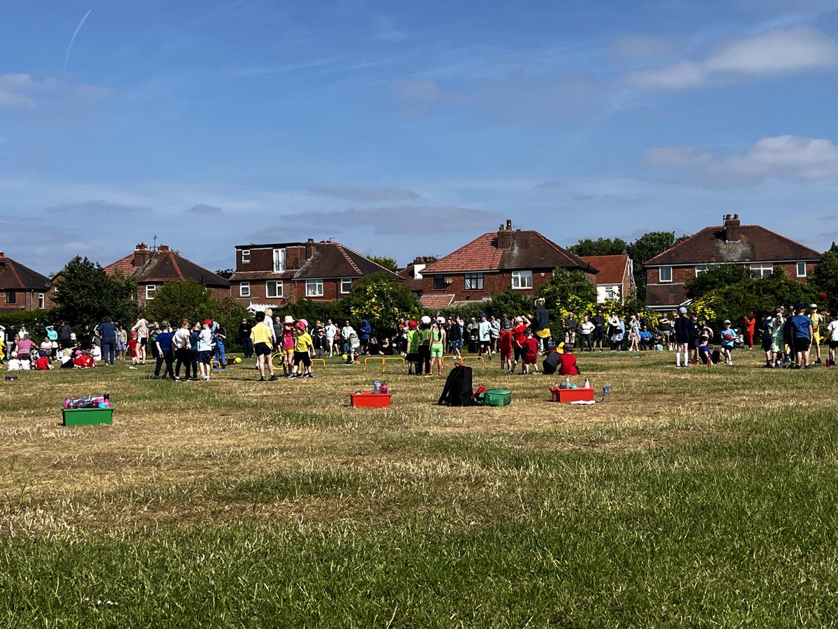 A beautiful sunny - but not too hot - day for Sports day! KS1 got things off to a great start 🏅