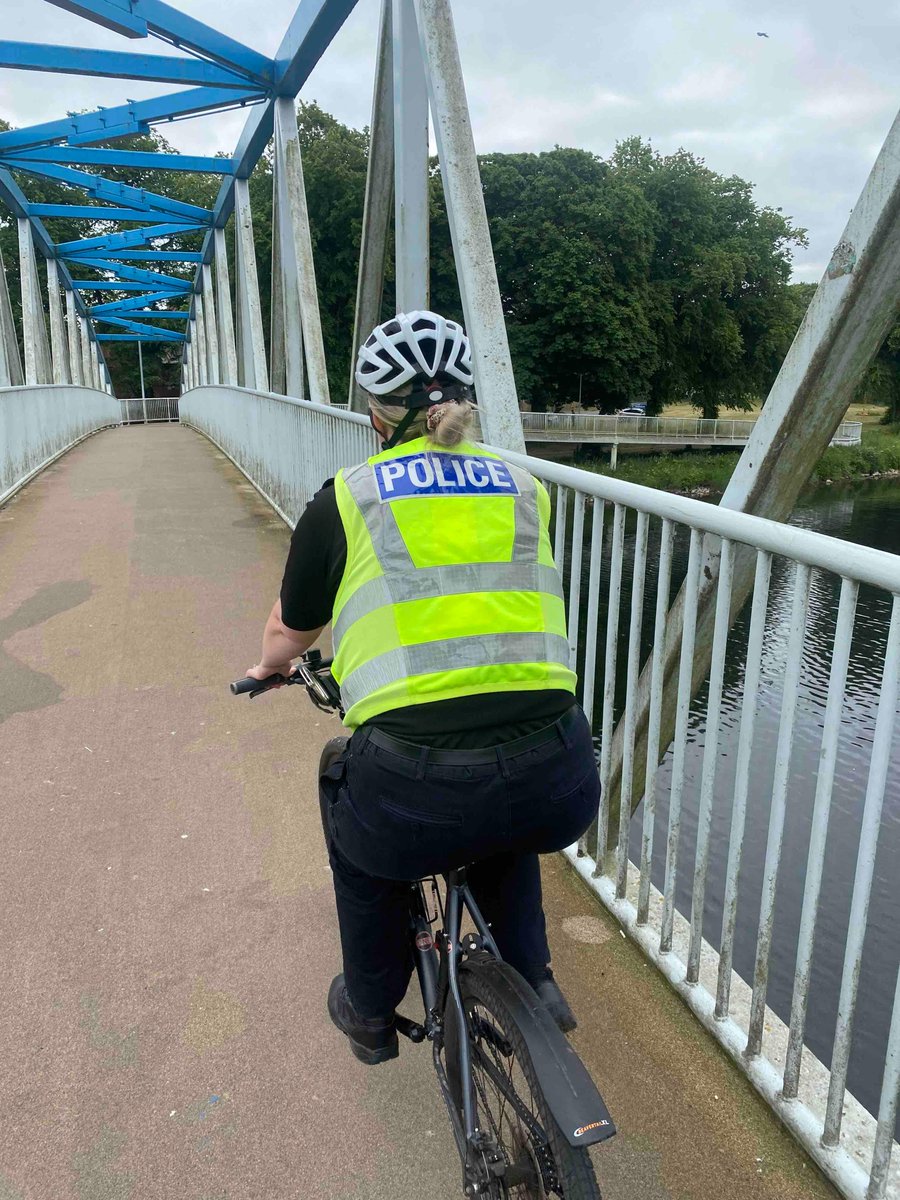 PSOSDandG's tweet photo. Our Community Officers have been out on cycle patrol this morning. We have patrolled along the cycle paths & then #Sandside to reassure our communities. #KeepingDumfriesSafe #CommunityPolicing #pedalpower ๐ฒ๐ฒ https://t.co/Ww1CtUAHLW