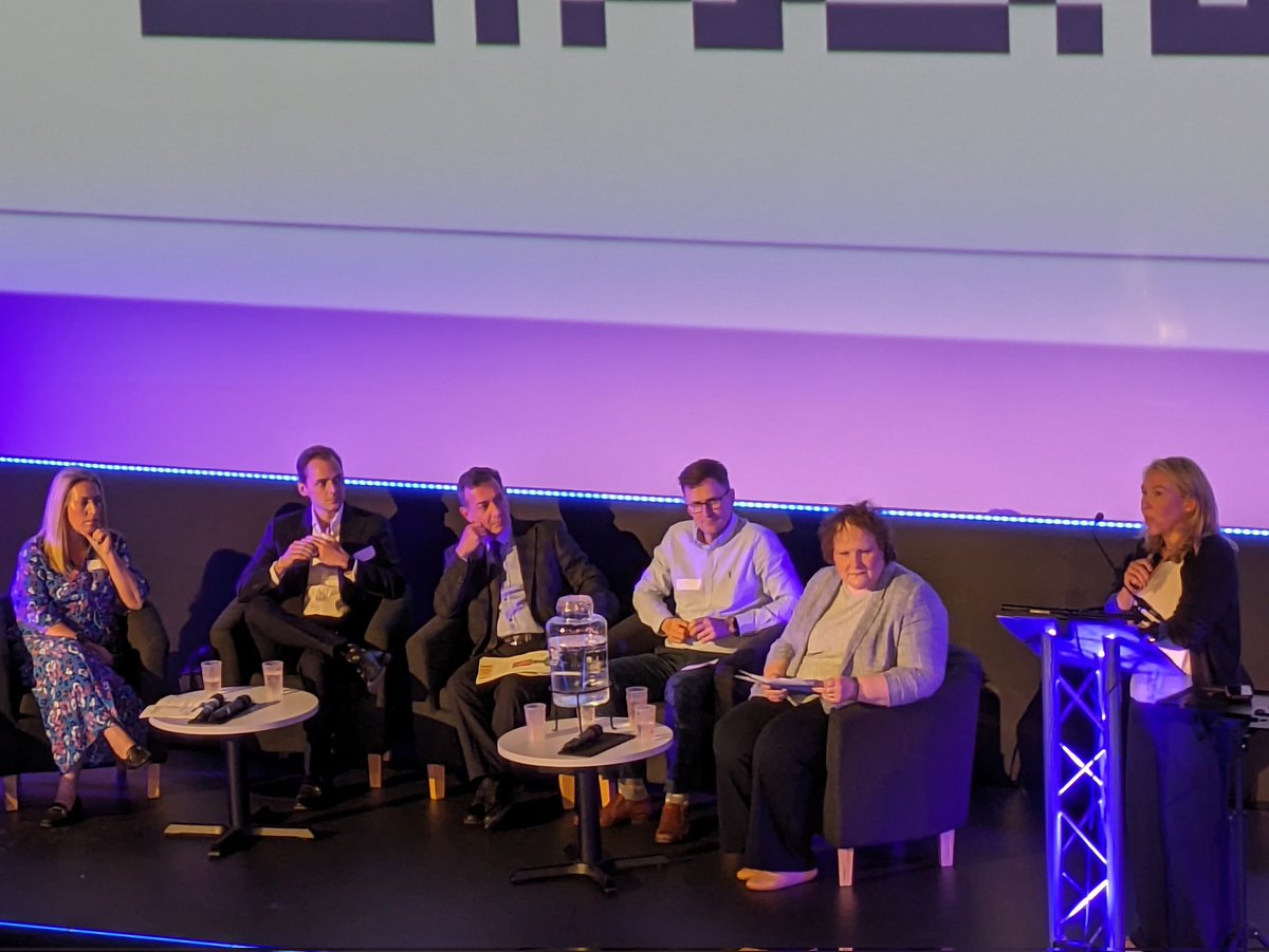 Alli Coxon tweet media