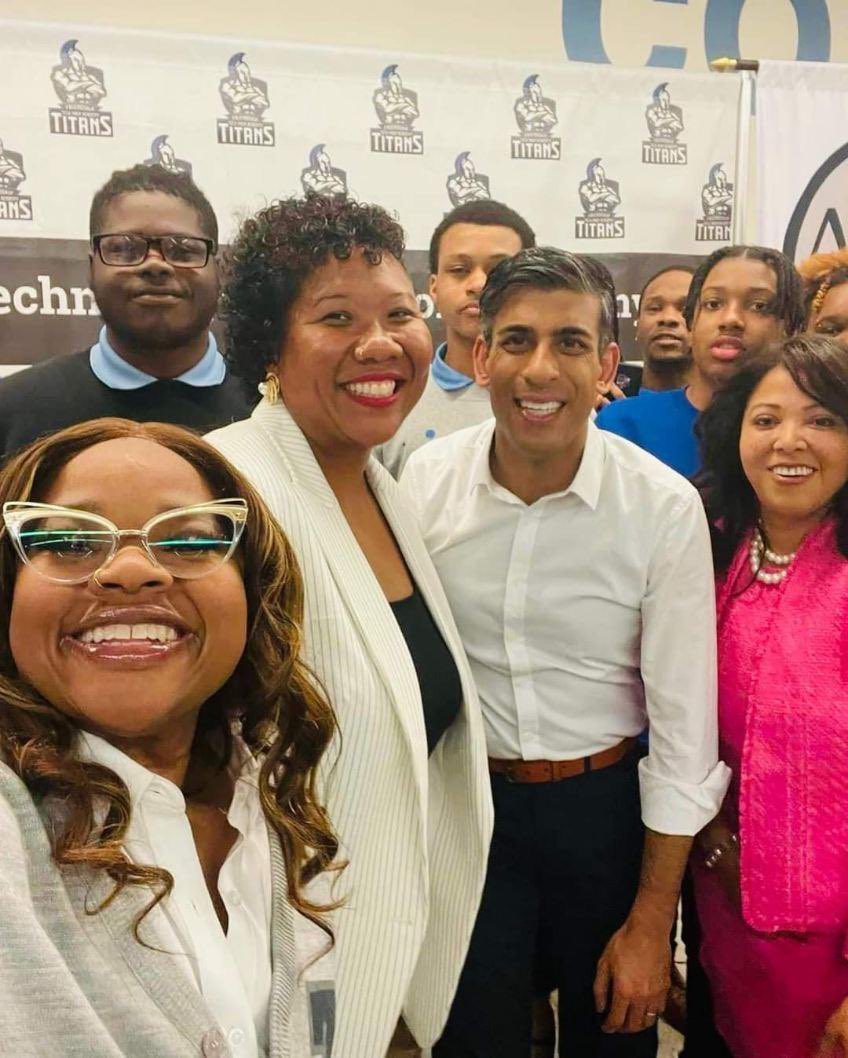 The Prime Minister Rishi Sunak toured Friendship Tech Prep Academy! It was an honor to welcome him. Check us out on the UK news…#proudprincipal #bigtech #hardworkpayoff #ward8 #friendshipproud❤️ #stemeducation #stemmatters #drivenbyinnovation

independent.co.uk/news/uk/rishi-…