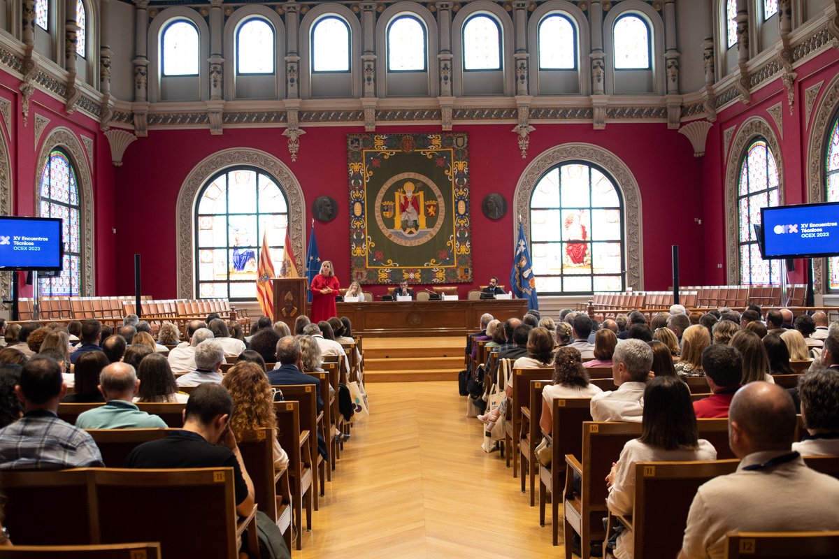 👉En la sesión plenaria de la mañana, moderada por el director del gabinete técnico del Tribunal de Cuentas, Santiago Martínez Argüelles, se ha reflexionado sobre "capital humano, diversidad y atracción de talento".