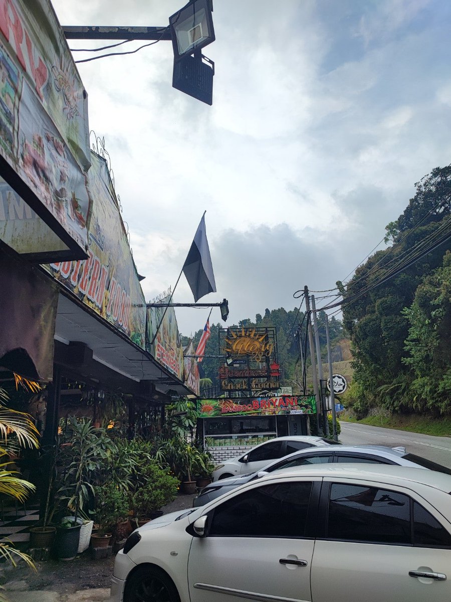 FaizCheAhamad's tweet photo. I'm at Glory 78 Steamboat Snack Corner in Tanah Rata, Pahang https://t.co/rNQLnLUNuT https://t.co/dYn4y8xPcM