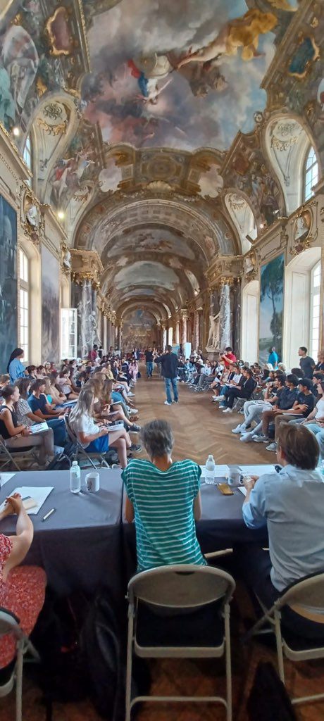 FAURIEHERBERT's tweet photo. Quand les ados de @JDieuzaidePech et @clg_malraux débattent de l'égalité fille-garcon, les joutes fusent vives, respectueuses au sein de la salle des Illustres. Bel exercice de citoyenneté sous le regard admiratif des experts et partenaires de la cité éducative GrandMirail! 👏 https://t.co/8lTESXBwuT
