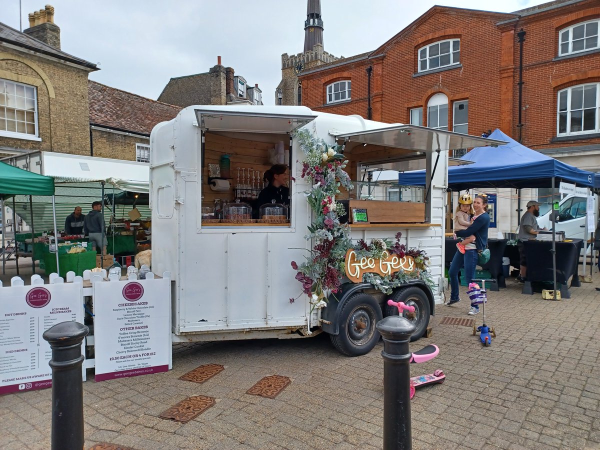 StowmarketTC's tweet image. Its Market Day!

If you want to try something different for lunch why not pop down and see Bagel or Beigel🥯and Gee Gee Bakes 🍪 Who will be there for #FoodieThursday.

Also have lots of other stalls on the Market today pop down and check them out.