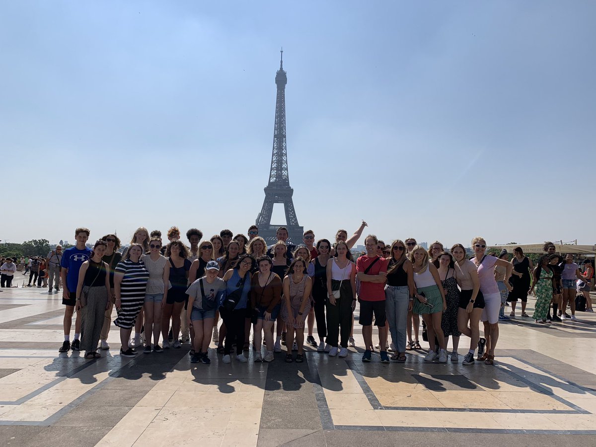 It’s a beautiful day for Springboro students to visit the Eiffel Tower! 
@Springboro_SHS @SpringboroSuper @cityofboroOH