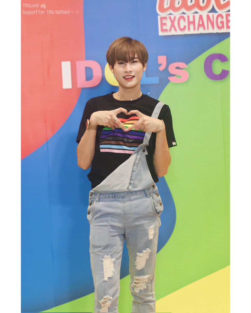 TitleLand1's tweet photo. มีบ้างที่เลิ่กลัก แต่ไม่มีวันเลิกรักแน่นอน
@title_ttle #TitleNattakit #UPnAWAY #IdolExchange #mangomusicentertainment #ATMOSPHERE #PrideMonth https://t.co/VWN157a2aA