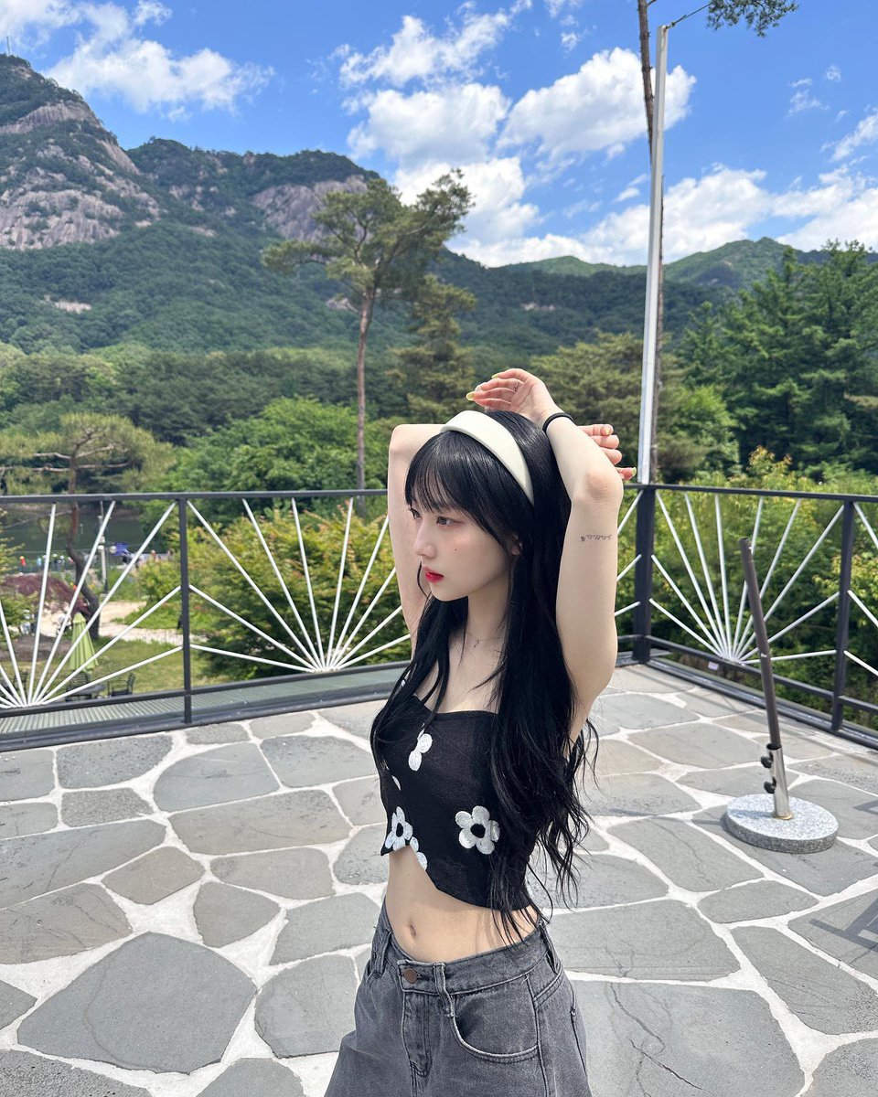 LoonaTheGermany's tweet photo. #UPDATE | Yeojin‘s Instagram-Account Update 📸

"😎"

Link: https://t.co/m5bvg3l4FQ

#이달의소녀 #LOONA #여진 #Yeojin https://t.co/ngMt9Zl5mb