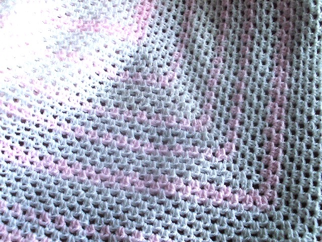 Handmade crochet baby/lap blanket
Acrylic yarn in white & pale pink
folksy.com/items/8141276-… 
#HandmadeHour #UKGiftHour #htlmp