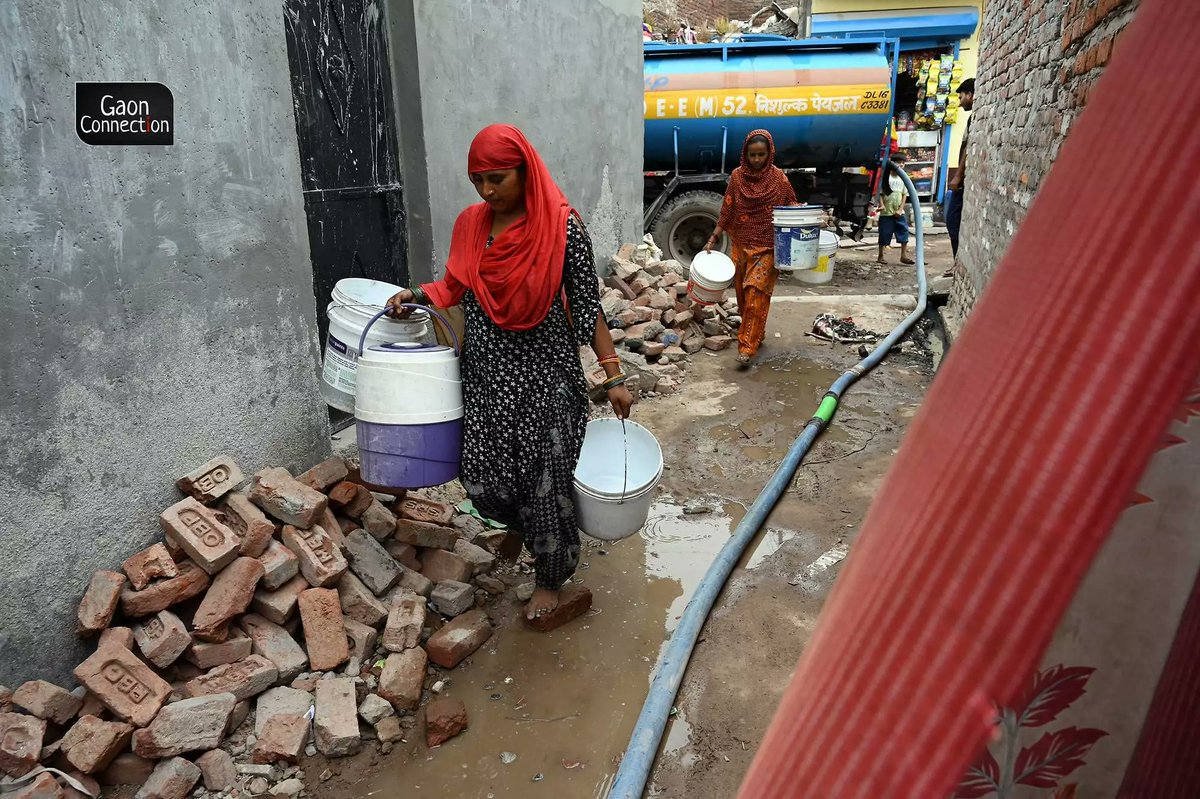 GaonConnectionE's tweet image. #PhotoFeature | Struggles of the urban poor and how they grapple with water scarcity in Delhi

@CMODelhi @CWCOfficial_GoI @Water

More pics here: 
rb.gy/x6nzh