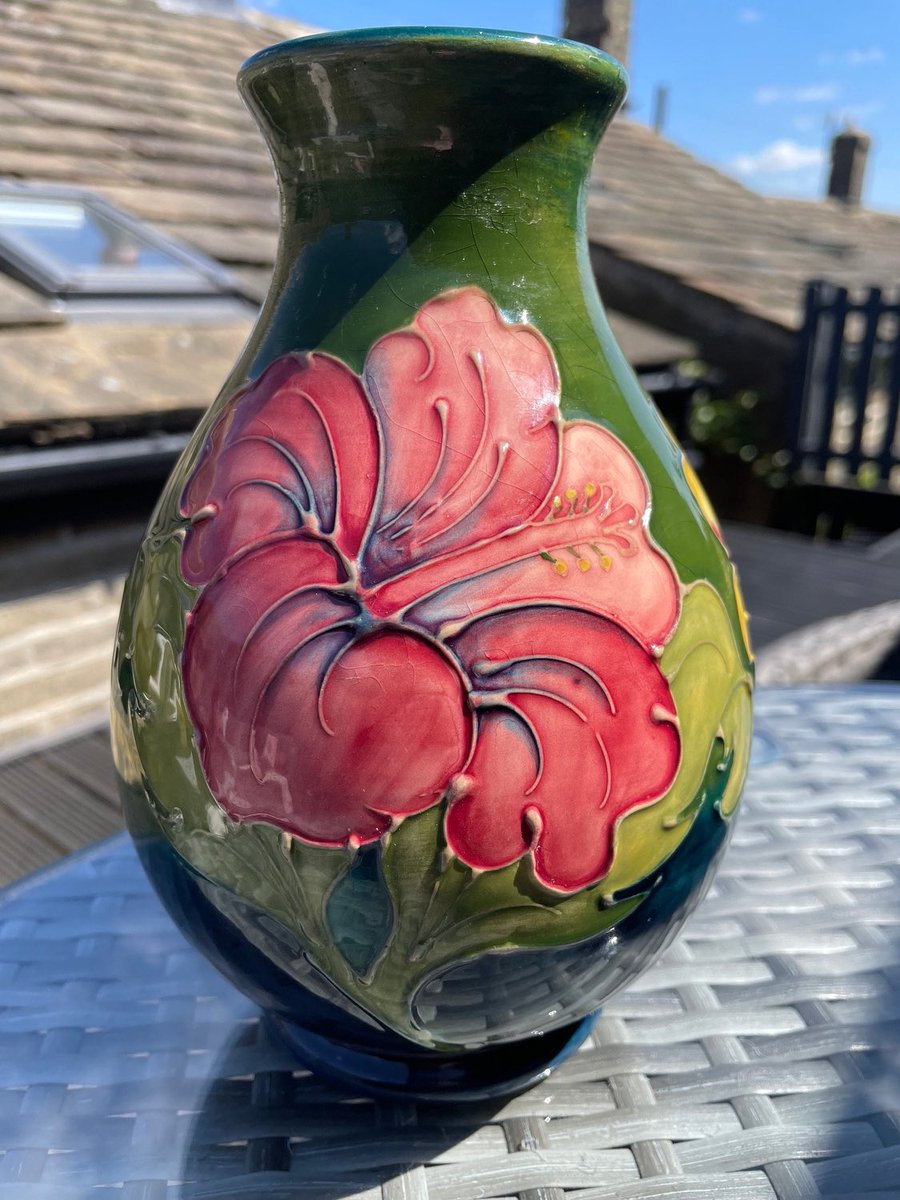 ITEM OF THE DAY! Gorgeous LARGE #moorcroft #vase #pottery #ceramics #ceramic #moorcroftvase #moorcroftpottery

etsy.com/listing/148294…