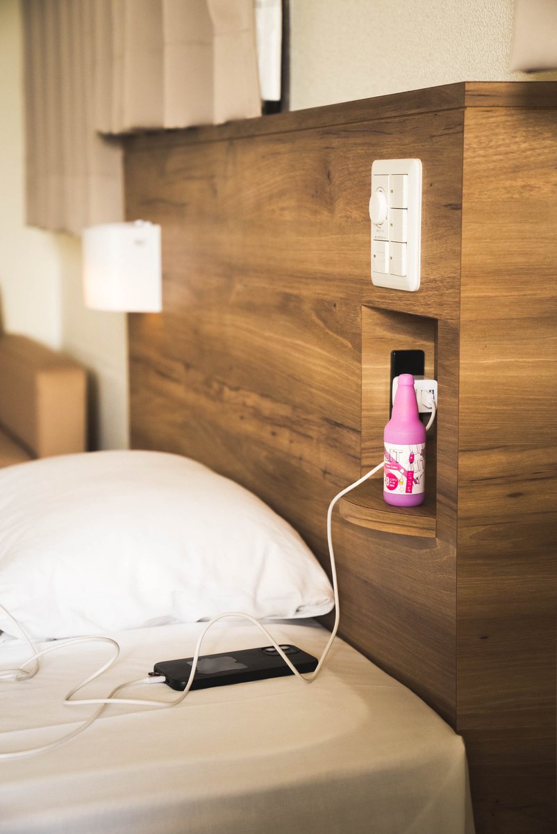 【Q&amp;A】

Q. LIT・LIT mini の蒸気を肺に入れても大丈夫ですか？

A. LIT・LIT mini はタバコ葉を燃焼させて吸うタバコとは異なり、PG/VG/香料が主な成分として含まれるものですので、タバコを吸って肺に入れる場合に懸念されるようなことはございません。

▼ご購入はこちらから▼