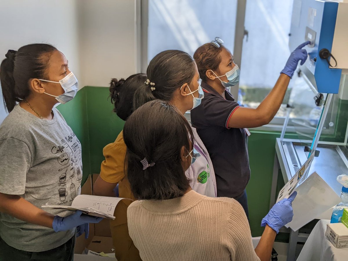 The Fleming Fund (@flemingfund) on Twitter photo 📢 Our grantee <a href="/MenziesResearch/">Menzies Research</a>, managed by <a href="/MottMacDonald/">Mott MacDonald</a>, has expanded microbiology services at 5 hospitals in #TimorLeste🇹🇱.
This ensures that lab results inform clinical care, 📉ing late referrals & delayed or incorrect treatment.
Find out more ⬇️
flemingfund.org/publications/m… 📢 Our grantee <a href="/MenziesResearch/">Menzies Research</a>, managed by <a href="/MottMacDonald/">Mott MacDonald</a>, has expanded microbiology services at 5 hospitals in #TimorLeste🇹🇱.
This ensures that lab results inform clinical care, 📉ing late referrals & delayed or incorrect treatment.
Find out more ⬇️
flemingfund.org/publications/m…