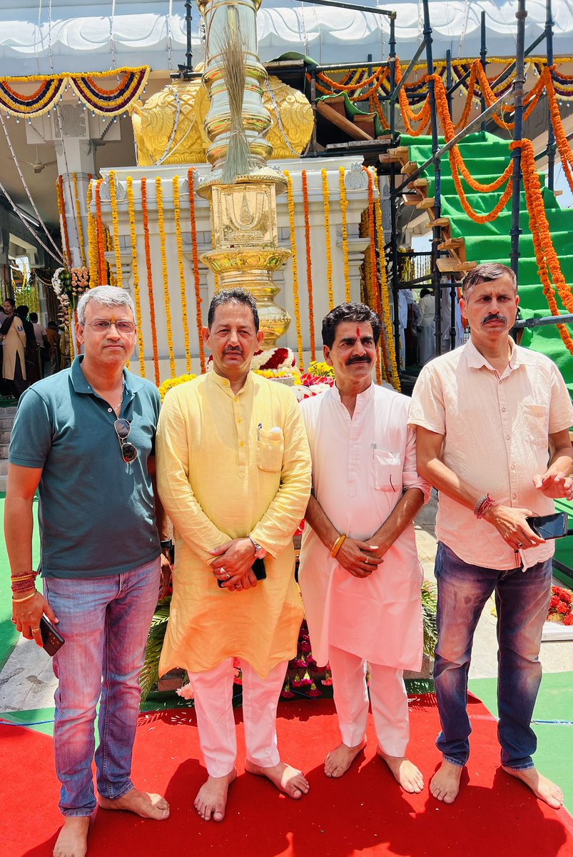 BaldevOfficial's tweet photo. ॐ वेंकटेश्वरा नमो नमाः 🙏
जम्मू शहर के सिद्धडा में नवनिर्मित श्री तिरुपति बालाजी महाराज के कपाट खुलने पर दर्शन किये। इस अवसर पर #Ascoms अस्पताल द्वारा आयोजित मुफ्त चिकिस्ता शिविर का जायजा भी लिया।
#Jammu https://t.co/fkB7Suqz3s