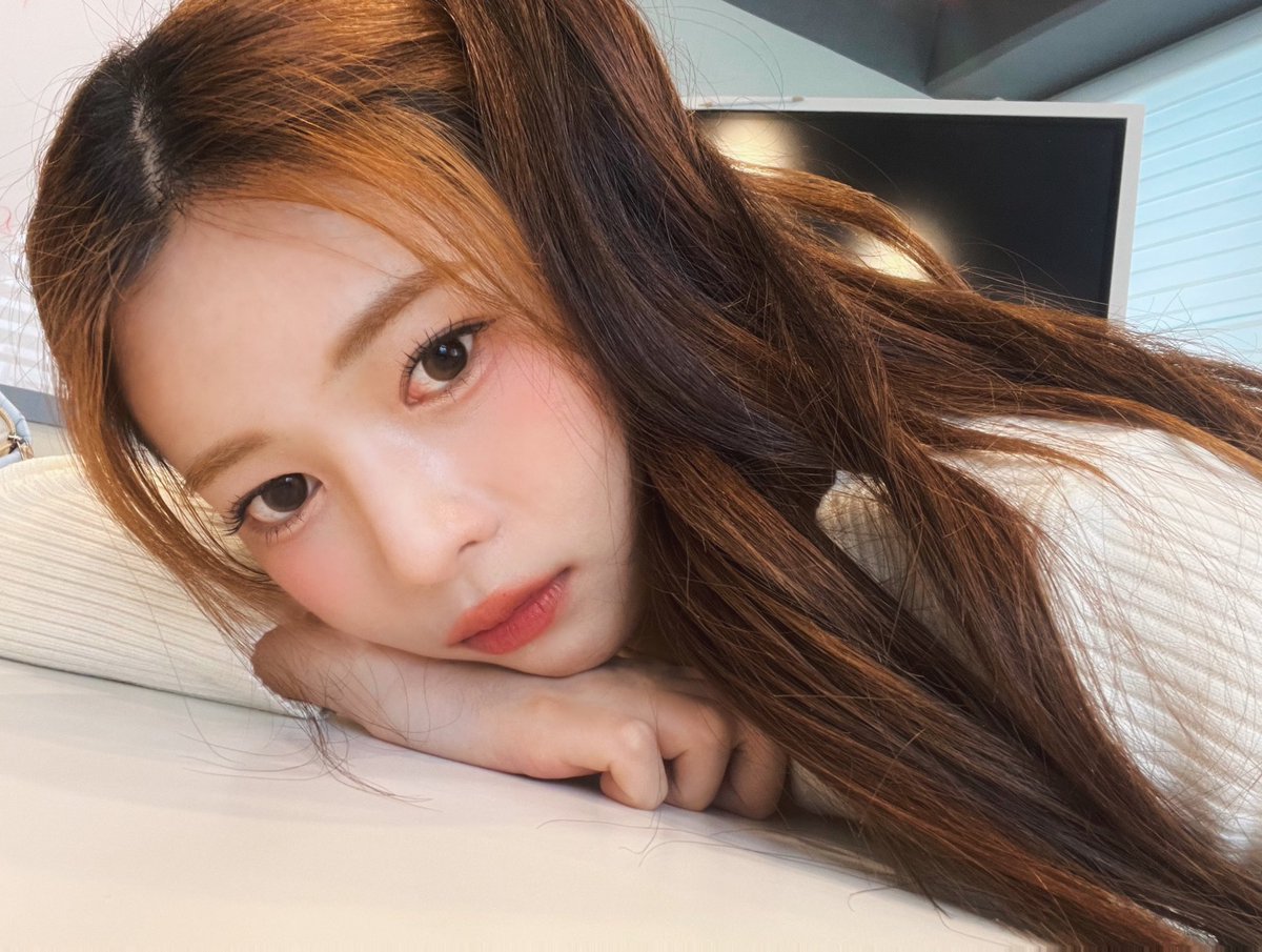 sodafiles's tweet photo. Dahyun 230508 fromm update 🍒❣️ https://t.co/kwLGEAYPJl