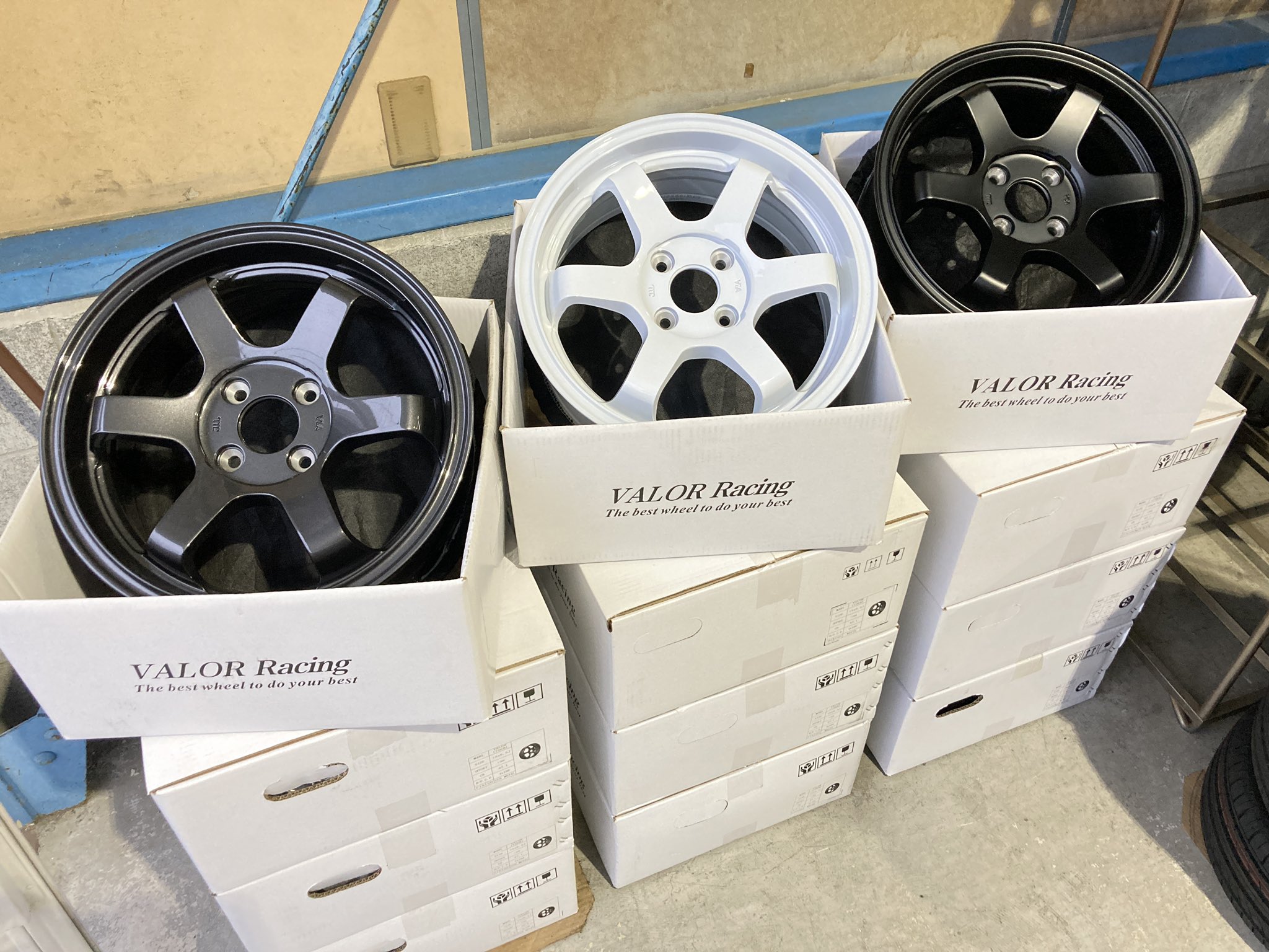 VALOR RACING 15インチホイール4セット VALOR RACING 15インチホイール4セット