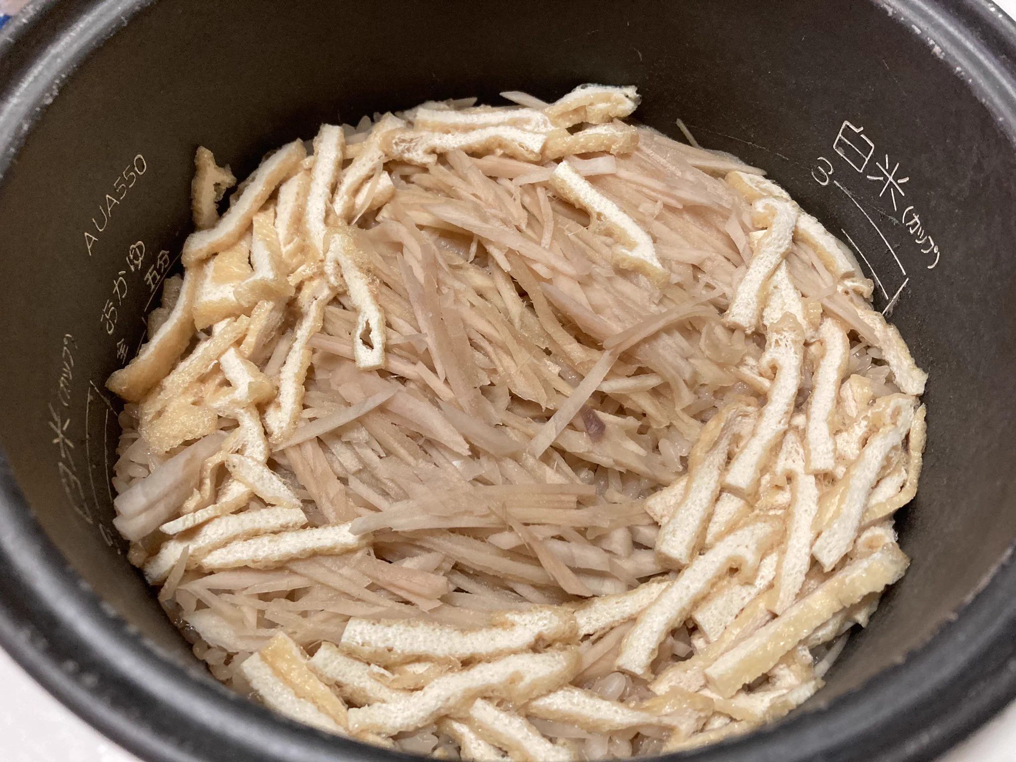 思わず作ってみたくなっちゃうくらい、とっても美味しそう！新生姜を使った「炊き込みご飯」のレシピ！