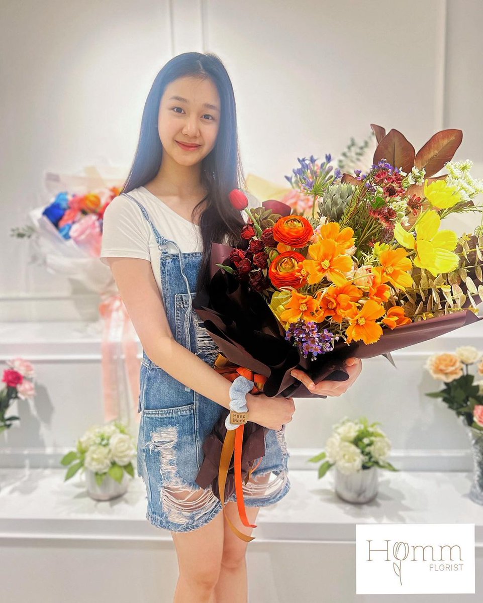 BABYMONGLOBAL's tweet photo. [INFO] UPDATE 080623

#PHARITA in newly shared photos by Homm Florist, flower store in Thailand

#BABYMONSTER #베이비몬스터
@YGBABYMONSTER_ #DREAM https://t.co/dUG9xY5rX5