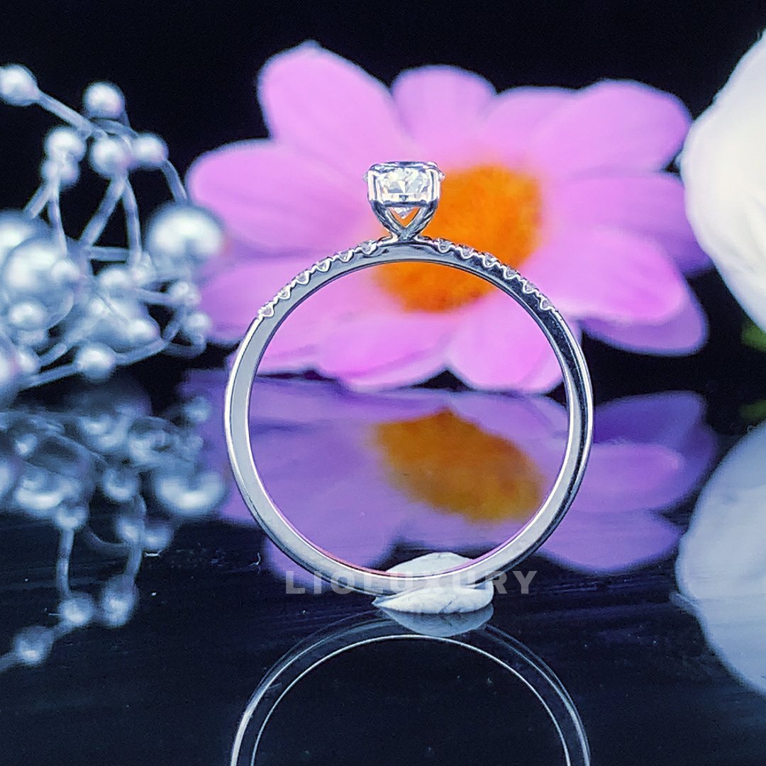 0.50CT Oval Cut Moissanite Engagement Diamond Ring 6*4mm Wedding Promise Ring Unique Bridal Set Ring For Her Women Anniversary Gift For Wife.
#engagementring
#weddingrings
#bridalrings
#lioluxuryjewelry
#uniquegifts
#partyrings
#WomenRing
#moissanite
#OvalCutRing
#diamondring